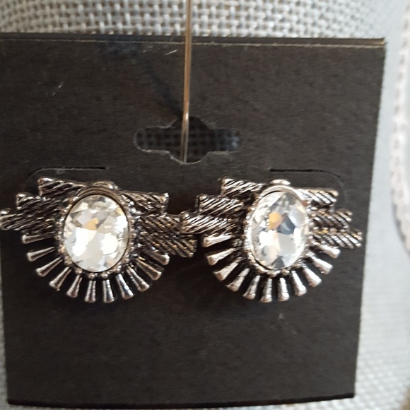 Silver Toned Metal and Crystal Necklace Set - Picture 3 of 4